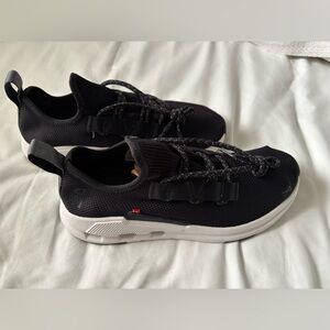 On Running Cloudeasy Black Athletic - Women’s Size 9.5 - NEVER BEEN WORN